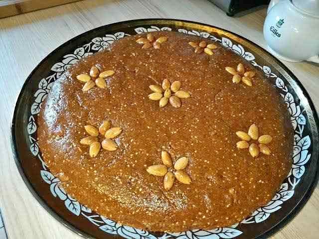 سلو على صحن تقليدي